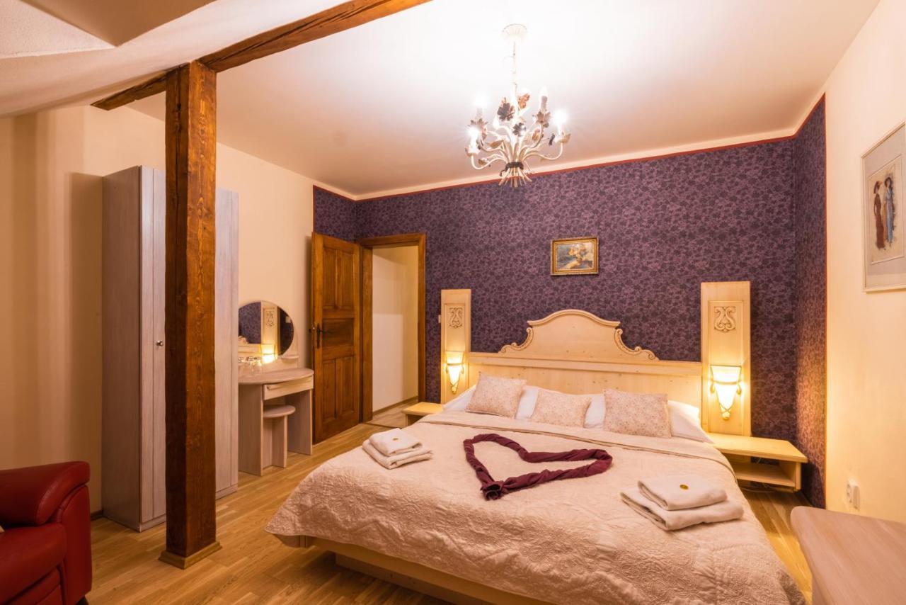 Hotel Barcadam Banská Štiavnica エクステリア 写真