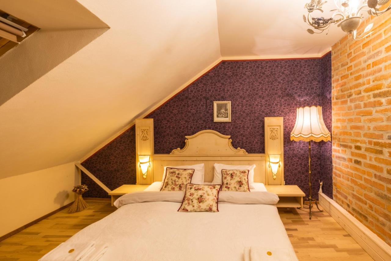 Hotel Barcadam Banská Štiavnica エクステリア 写真