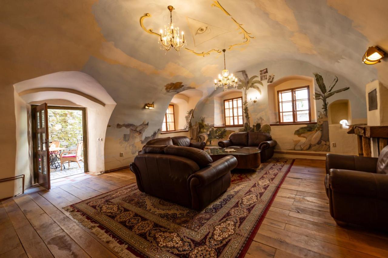 Hotel Barcadam Banská Štiavnica エクステリア 写真